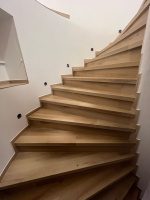  Bukoma vinylove schody z podlahy zakaznika